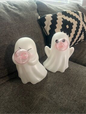 ViralWhite Ghost Figurine Set with Pink Bubble Accents - Decorative Home Accents